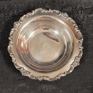 Vintage Lunt Silver Dish Plate Tray V-27  Round  Catchall 6" Silverplate EUC